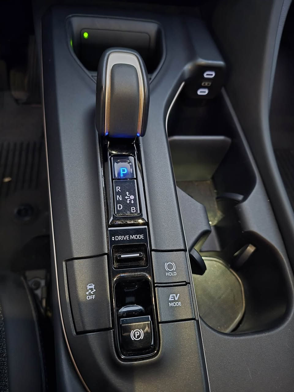 السلام عليكم ورحمه الله
🚗 تويوتا كراون XLE 2023 – وارد أمريكي 

مواصفات السياره👌الصور موجوده وياها رقم الشاصي حادث السياره فقط بنيد مبدل اصلي فافون ومصبوغ ياباني 

لون أبيض لؤلؤي – ماشي 25,000 مايل

كشنات جلد + مخمل مع تدفئة + كهرباء كاملة + سقف كنتاره اسود

قيادة ذاتية بالكامل + أوتو هولد + أوتو بريك

زنون عالي + إضاءة محيطية فخمة

قطعتين تبريد + نظام صوت 8 سماعات + شاحن وايرليس

ويل 19 إنج + مودات سبورت، سبورت بلس، إيكو، نورمال

مرايا أوتو دم + جام أمامي وخلفي أوتو + فور ويل درايف 

جام امامي خلفي جانبي UV ضد الاشعه فوق البنفسجيه

السياره مابيها اي نقص وجديده ماشيه قليل باسمي رقم بغداد

💰 السعر: 25800$ – الجادين فقط

📍 جاهزة للفحص والتسليم فورًا

“هاي السيارة للمميزين فقط، لمن يحب الفخامة والهدوء

والتسليم فورًا، السعر 25800$، تواصلوا عبر الخاص”

💡 *********** واتساب
***********

#تويوتا_كراون #سيارات_فخمة #ToyotaCrownXLE #سيارات_مستعملة #فرصة_نادرة #بغداد_سيارات
