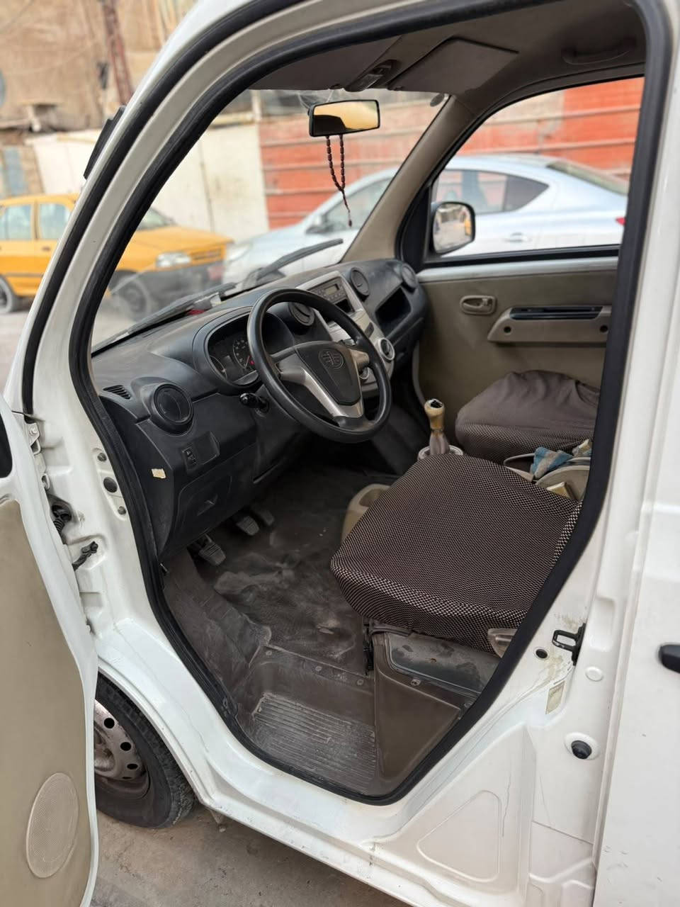 للبيع نظيفة أخت الجديدةماشية ٦٠ الف جاهزة السعر ٦٠ ورقة بغداد شهداء البياع ***********
