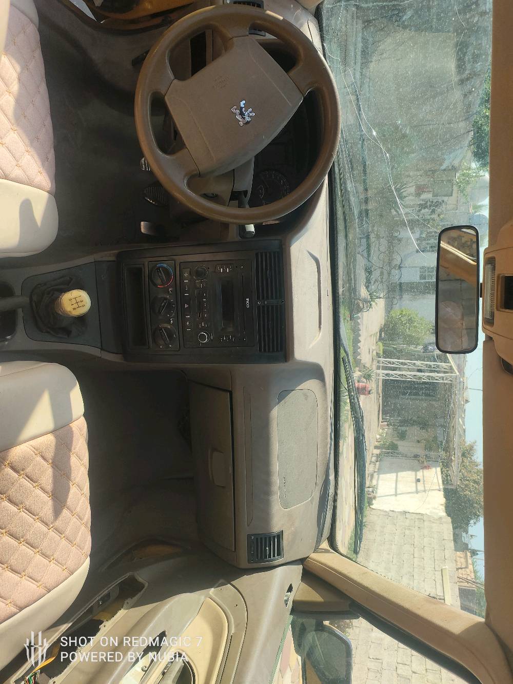 سلام عليكم بيجو اكد سياره نضيفه الله شاهد  للبيع سعر 30 وبيه مجال للتواصل على هاذ الرقم  ***********
شنو موديل البيجو بالضبط وشكد سنة الصنع؟: 
موديل 16
شنو سعة المكينة وناقل الحركة: عادي لو أوتوماتيك؟: 
عادي 