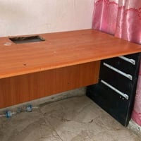 ميز للبيع ب ٢٥ الف بي فتحه اطيك مال حسبه و سده يوجد توصل