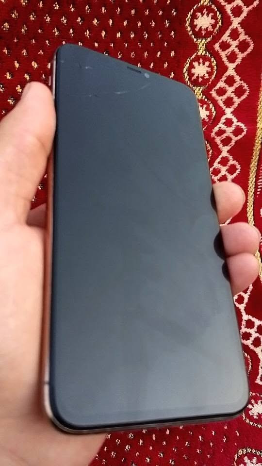 ايفون 11برو ماكس
التلفون مبدل شاشه وبطاريه اصلي
فقط وكلشي شغال وبي فطر بالشاشه ممأثر ع كلشي 
ذاكرة 256 بطارية قبل اسبوعين خليت اله 
سعره قفل قفل من الاخير 200 بدون عمله 
مكاني بابل حله *********** وتساب
