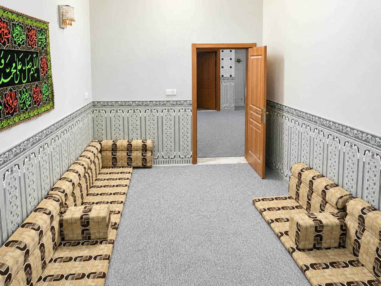 🌟 فرصة عقارية مميزة في كربلاء المقدسة 🌟
(قريب جداً من الحرم الشريف)
🏡 بيان العقار:
 نوع العقار: عقار سكني
 الموقع: كربلاء المقدسة - منطقة المعملجي
 المساحة: 100 متر مربع
 المميزات: يبعد مسافة 900 متر فقط عن حرم الإمام الحسين عليه السلام (سير على الأقدام دقائق معدودة).
📋 التفاصيل الداخلية:
 استقبال
 3 غرف نوم
 صالة واسعة
 مطبخ متكامل
📞 للاستفسار ومزيد من التفاصيل، يرجى الاتصال على الأرقام التالية:
 ***********
 ***********
📍 أو تفضلوا بزيارتنا في مقرنا:
مكتب المسار للوساطة العقارية | كربلاء المقدسة - حي الحسين / شارع حيدر الكرار عليه السلام / قرب المنتجع. 

مكتب المسار للوساطة العقارية 
محمد الشمري ال سكوك

نص مكتوب في الصور:
- الدار للبيع