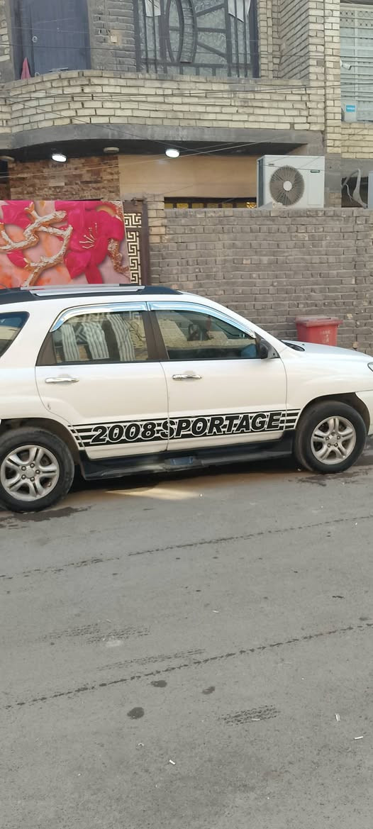 السلام عليكم كيا سبورتج موديل 2008 أمريكي V6 (2700) فور ويل حادث جاملغ خلفي الأيمن بجم كبس الشركه ليبل واحد 
بيه بدايه خيط تبخير
 مراوس أو بيع 
متواجد رقم و واتساب
 ***********
