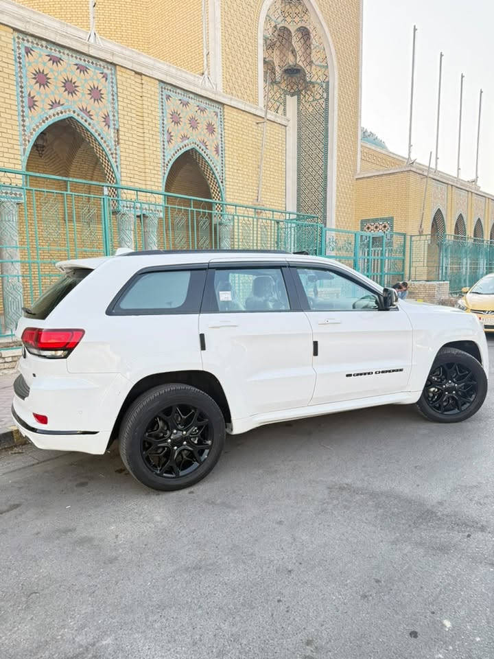 � للبيع Jeep Grand Cherokee S موديل 2022

🔹 الفئة: S
🔹 الموديل: 2022
🔹 المحرك: 3.6L V6 Pentastar
🔹 القوة: حوالي 293 حصان
🔹 ناقل حركة: أوتوماتيك 8 سرعات
🔹 المقاعد: 5 ركاب
🔹 بنزين
🔹 دفع رباعي 4×4 حسب تجهيز السيارة
🔹 شاشة وسطية
🔹 Apple CarPlay / Android Auto
🔹 كاميرا خلفية
🔹 حساسات اصطفاف
🔹 دخول وتشغيل بدون مفتاح
🔹 مثبت سرعة
🔹 تحكم بالمقود
🔹 مكيف أوتوماتيك
🔹 أنظمة أمان ومراقبة النقطة العمياء حسب التجهيز
🔹 تصميم S الرياضي وشكل خارجي مميز

📌 السيارة موديل 2022، فئة S، ومواصفاتها وتجهيزاتها حسب السيارة. ماشيه ٢٣ مايل 

📞 للمهتمين والمشترين الجادين التواصل على الخاص ***********
