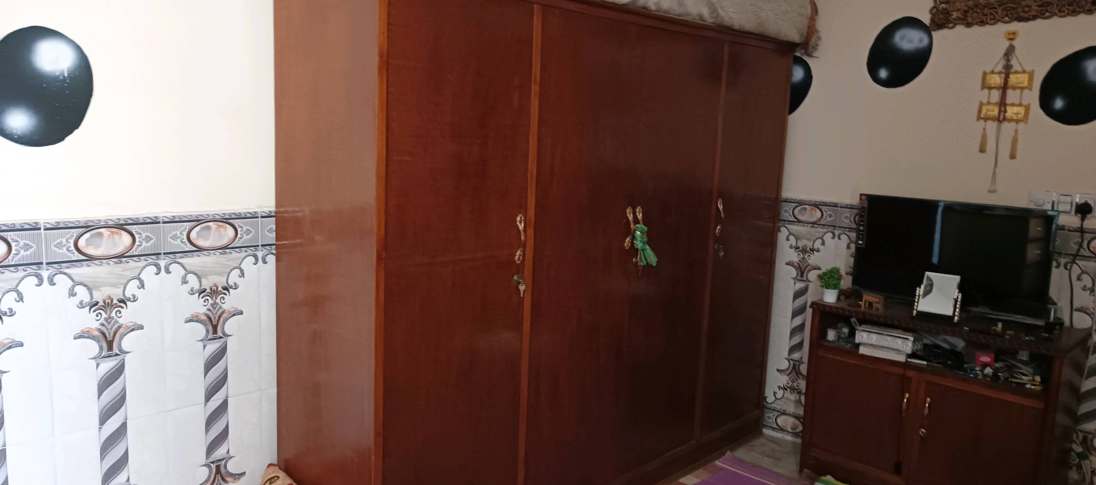 سلام عليكم عندي غراض للبيع مستخدمه نضيفه جدا مثل ماموضح بل صور كنتور 4 ابواب نضيف كلش مابي اي ضررر نوعيه القديمه الثقيل الاصلي بدون خياس او كسر ميز مكتبي طوله 3 امتار تفصال درجئ اولئ بلوك مغلف ام دي اف كلش نضيف ومابي اضرار وجربايه ام نفر حديد وميز بلازمه مع جزامه داخليه للاحذيه نضيفات البيع بسبب ضروف اي الاستفسار مراسله الرقم واتساب *********** راسلني وتدلل العنوان بغداد الشعله ماعندي توصيل
 الكنتور 300
ميز بلازمه 100
ميز مكتبي 250
جربايه 75
كرسي 100