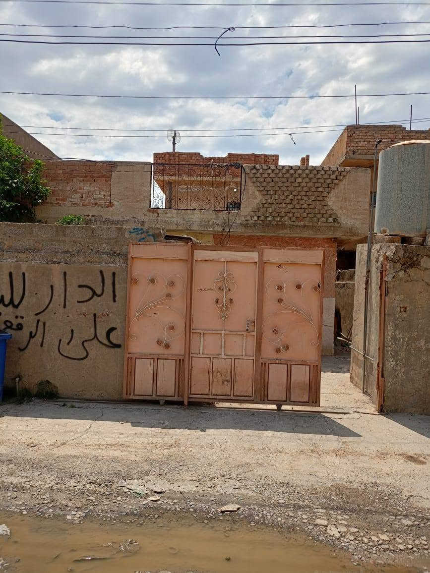 بيت تجاري شارع البالةالمساحة ٢١١م طةبقين مقابل مجمع ليفان العلي الطبي للاستفسار أكثر مراجعة مكتب الزغيت اوالاتصال على الرقم ***********
