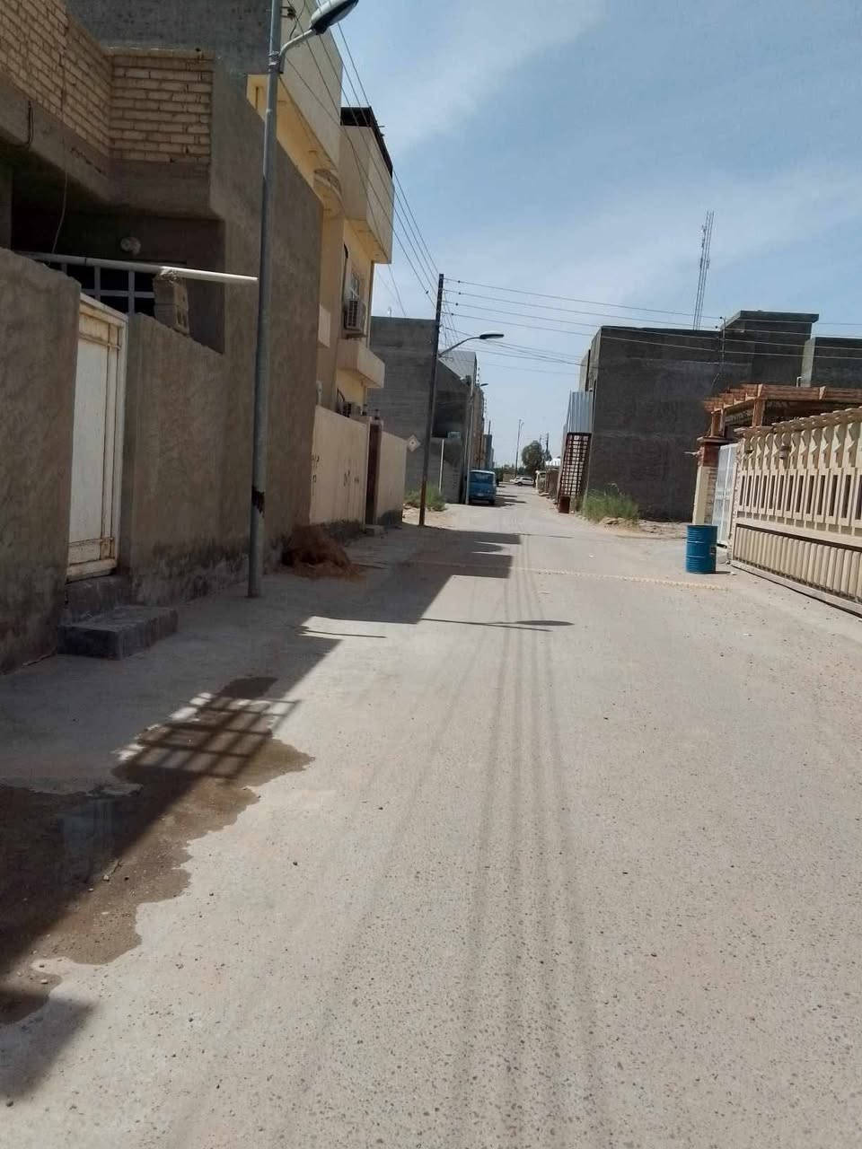 السلام عليكم هيكل  قاطين مساحه ١٢٥ شارع تبليط كاع بجر
مكون من ٤ غرف نوم مع كامل مشتقات مقابيل مقبره اسلاميه 
السعر ٧٢ وبي مجال بسيط للاستفسار ***********
