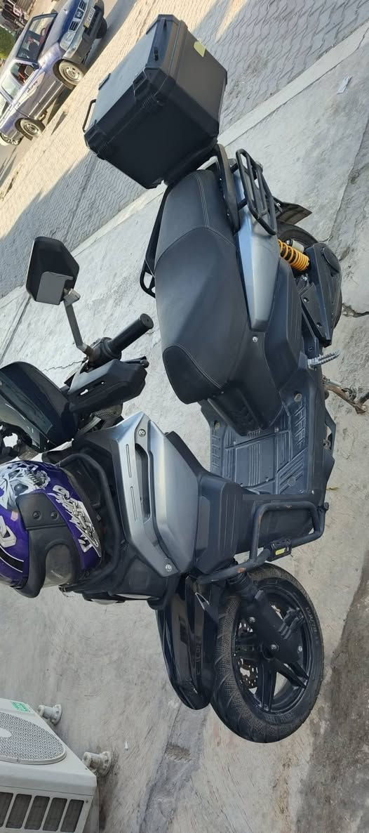 دراجه اباجي موديل ٢٠٢٥
تشغيل عن بعد 
زنون عالي 
بلوتوث 
الكشر نضيف 
بطاريات كوري الولي ٣٢ امبير 
السعر ٨٠٠ 
عامرية الفلوجه
***********
