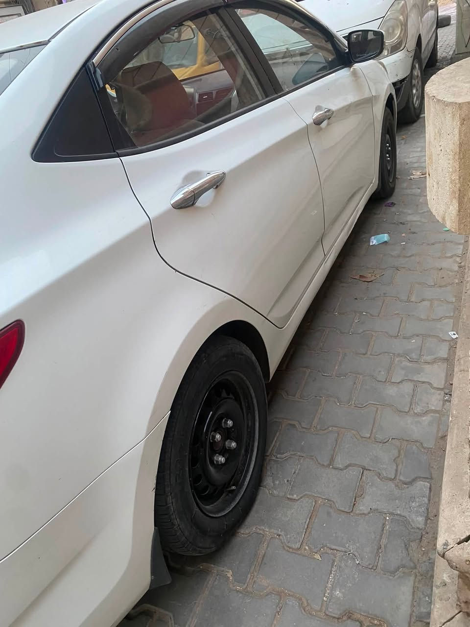 السلام عليكم 
اكسنت2016
1400مكينه 
بيه الكير ايأخر البك ماله 
خليجي بيه جاملغ امامي وبيه طلقه بالقماره والدوسه وبيه هاي الاماكن الصبغ واكع بيه 
ماشيه167000
رايده ب88 وبيه مجال مكاني اعظميه 
***********
