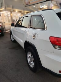 لبيع جيب شيروكي موديل 2016 أمريكي مابيهه ظرر سياره كلين عل فحص 0782830...