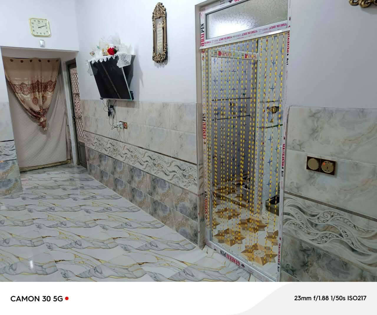 اسلام عليكم بيت للبيع في حي الملايين الثانية مجمع الملك 
مساحه 105 متر واجها 6 اساس بادلو سند زراعي قرار 25 كرت بلديه 
بيع نقد ويرهم مقدمه قسط حسب التفاق 
***********
***********
