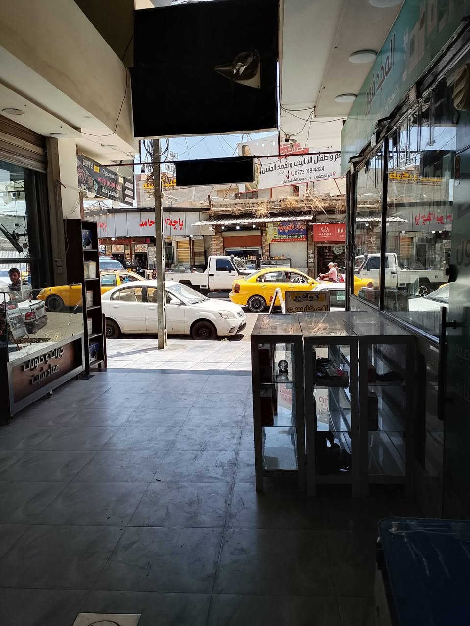 مـحل حـلاقة للبيع لعدم التفرغ 
كامل مع جميع ملحقاته العنوان موصل الجانب الأيمن باب جديد
مقابل باجة ابو حامد مجاور مقهى ابو مؤمن 
للاستفسار الاتصال على الرقم:‏‪***********‬‏
