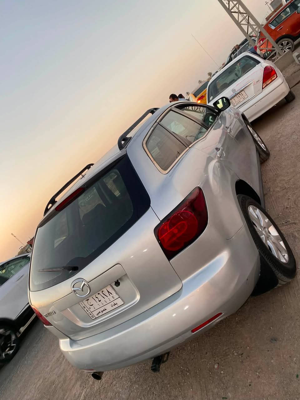 البيع او مراوس حسب إقناعه 
السلام عليكم مازدا cx7مديل 2007مكينه 4سلندر فور ويل 2500مكينه وكير حداديه خير من الله تخم تاير كهربائيات كله شغاله شاشه كأمره خلفيه حساسات كشنات كهربائيه تحكمات فتحه سقف سنتر لوك شغال رقم بغداد تحويل ثاني يوم السعر 65وبيه  مجال اتصل على الرقم مكاني بل كوت ***********
