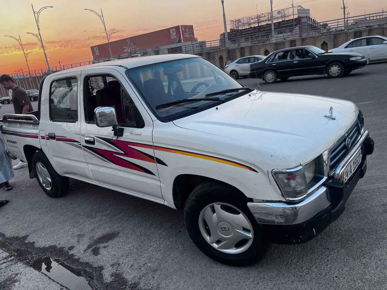 السلام عليكم اخوان سياره بيكم تيوتا موديل1999 رقم دهوك سنويه جديده هزه جديده  jlx جام كهرباء تبريد ثلج سياره مال جناي طقم تاير جديد محرك وكير شرط الكفاله سياره جاهزه من كلشي سعر 88 وبيهه مجال بسيط عنوان الانبار رمادي جزيره الخاديه ***********
