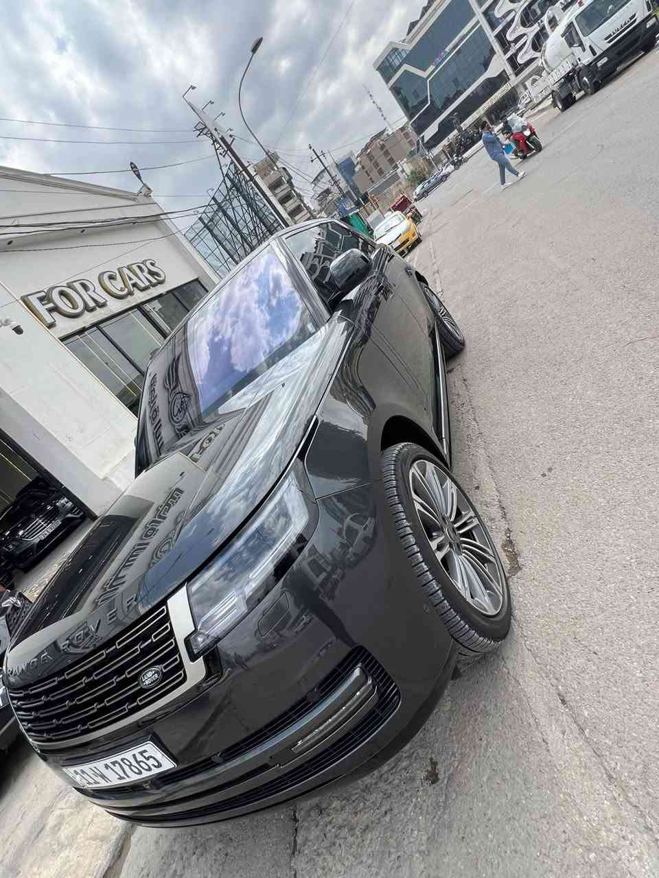 السلام عليكم الوحش البريطاني رانج روفر ٢٠٢٣ طلب خاص محرك ٨سلندر سوبر جارج P530اوتو باي كراف فول مواصفات اعله فئه لون جدا مميز ماشيه٥٥الف كيلو متر مكفوله من الضربه والصبغ عدى بادر جظا بسيط مواصفاتها ٤بيبان بصمه صندوك كهرباء قطعتين ٣شاشات حساسات دعاميه عدد١٢ كاميرات عدد٦ ويل كب حجم ٢٣ اكزوز رياضي بلادي كشنات كلها تدفئه تبريد كشنات خزن كشنات مساج سقف جلد وشامو  داتا شو جحم جبير دوسات كهرباء بانوراما رادار امامي رادار جوانب سياقه اليه تحديد مسار مانع تصادم هندبريك بصمة ستيرن كهرباء ثلاجه شاحن واير ليس داخل ماروني حصان خلفي كهرباء بردات خلفيه كهرباء شاشه ديجيتال شباك كروم لايت سمارت لايت زنون اناره داخليه محيطه متغيره الالوان اوتو بارك اوتو هولد وبعد بيها هوايه مواصفات السعر ٩دفاتر و٢٠ورقه وبي مجال لاتصال*********** مكان السياره بغداد الغزاليه

