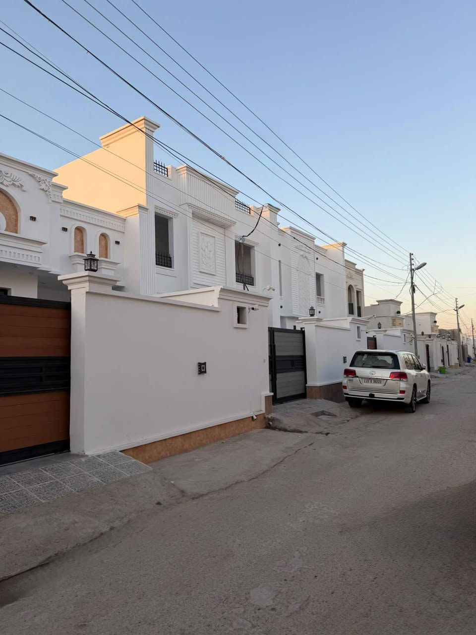 🏡 فرصة مميزة لاقتناء بيت راقٍ في موقع مميز – الرمادي شارع 40
إذا تبحث عن بيت جديد، راقٍ، وبموقع مميز يجمع بين فخامة البناء وحسن الموقع، فهذا العقار يستحق المشاهدة 👌

📍 الموقع: شارع 40 – قرب أثاث القند
📐 المساحة: 250 م²
🏠 الحالة: زيرو – غير مسكون نهائياً
🧱 نوع البناء: حجر درجة أولى
✨ البناء: مميز وراقي، مناسب لمن يبحث عن السكن والاستقرار بمستوى يليق به.

🔥 بيت جديد بانتظار أول ساكن…
موقع ممتاز، مساحة جيدة، وبناء من الحجر درجة أولى، ليكون خياراً مميزاً للسكن العائلي الراقي.

💰 السعر: 185 مليون دينار
🤝 قابل للتفاوض للجادين

📞 للاستفسار 
التواصل معنا - ***********
