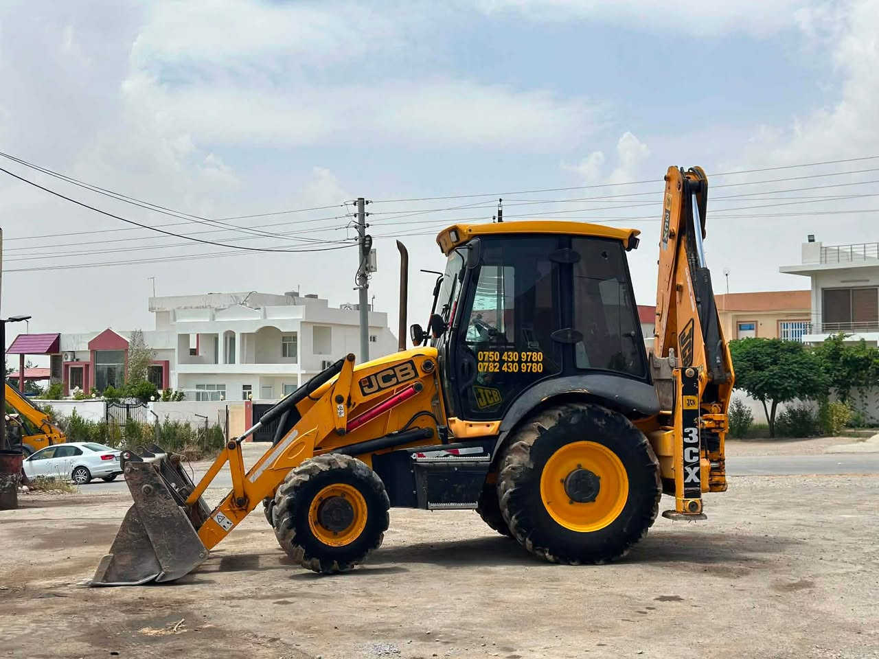 Jcb 2008 
گیر حادی لیڤر حادی زۆر خاوێن و پاکە 
رقم هەولیر
سعر ٣٢٠ مجال
***********
*********** أربيل, العراق

نص مكتوب في الصور:
- *********** ***********