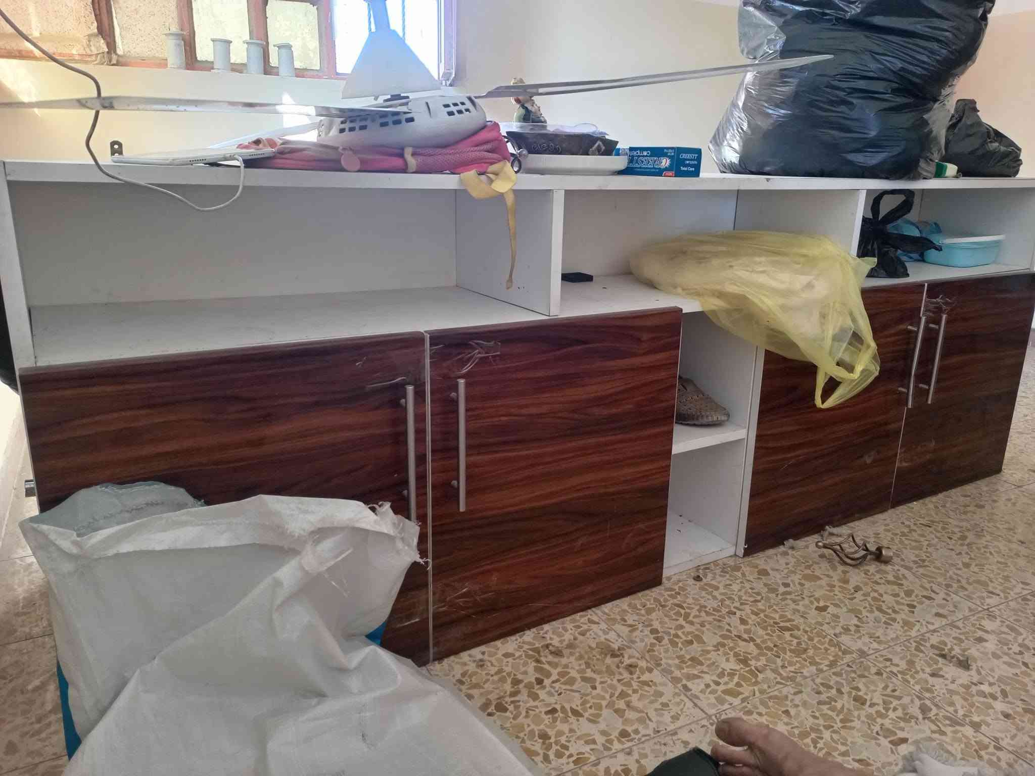 كاونتر mdf خشب مترين مع ملحق مترين وسنم متر ونص نظيف السعر 125 الف دينار  مكاني بغداد سكينه مال الامين خلف جامع الرحمن وهذا رقمي بيه واتساب ***********
