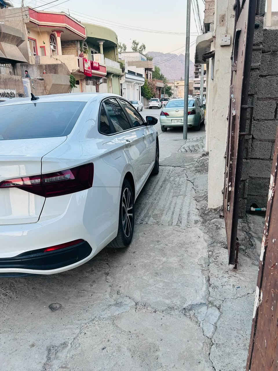 Jetta S sport 2024
بۆ ئەوانەی بە دوای شتی خاوێن و جوان سپیدا دەگەرێن 
بەشەرتی ئەوەی رادیتەر و بەدەنەو براکێتی نەکرابیتەوە هەووی بیلادی شەریکەیە
بێ بۆیاغ بێ ئیرباگ بێ پارچە گۆرین بەس دەعامی بەربۆتەوە دوو ڕۆژە داخل بووە 
رادار پێش و پشت و لاکان مەزبوت دیاری کردنی خێرای ئۆتۆ برێک ئۆتۆ ستارت
رەقەم شانسی 3VWBM7BU8RM036063
رەقەم موبایل ***********
نرخی ١٤٧

