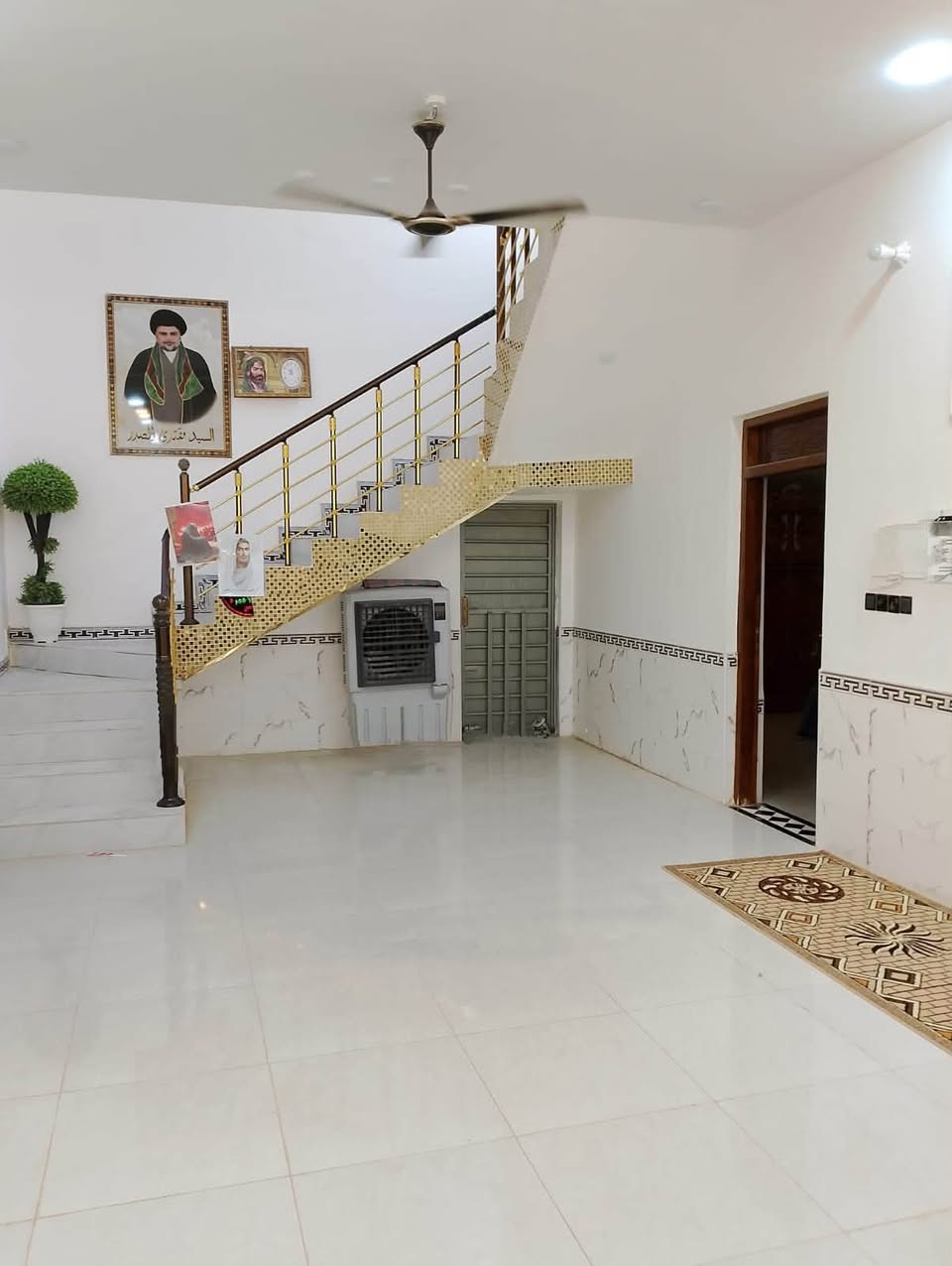 للبيع بيت بحي الأعلام وره منتدى الرياضي / مساحه 150م / بي غرفتين وصاله ومطبخ وديوانيه صحيات / بناء جديد/ الاستفسار ***********بي واتساب
