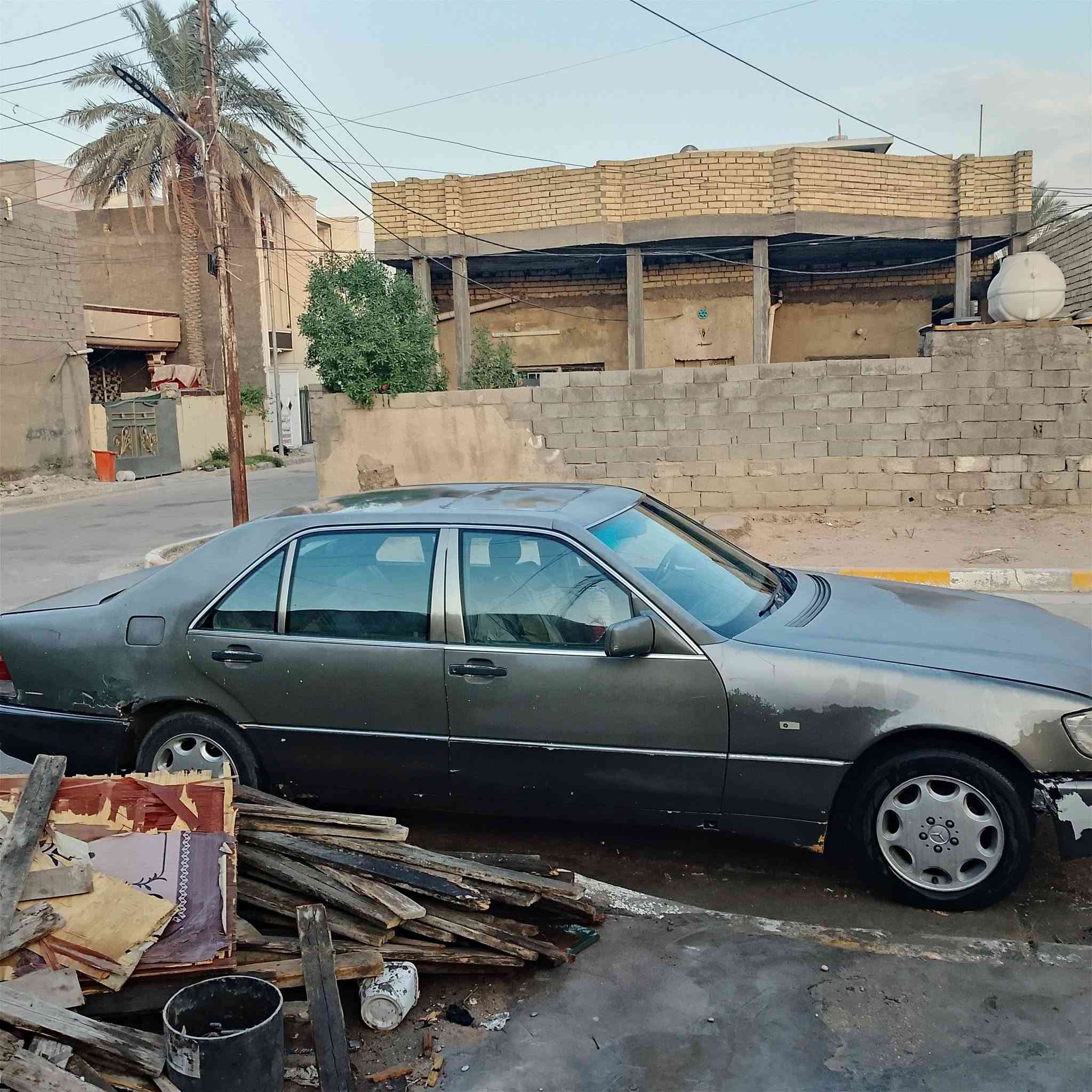 السلام عليكم
مارسيدس شبح 
محرك بطه3000
رقم بغداد موديل1992 
والكشط كدامك 
السعر 35وبيها مجال
للاستفسار الخاص مفتوح ورقم الهاتف ***********
