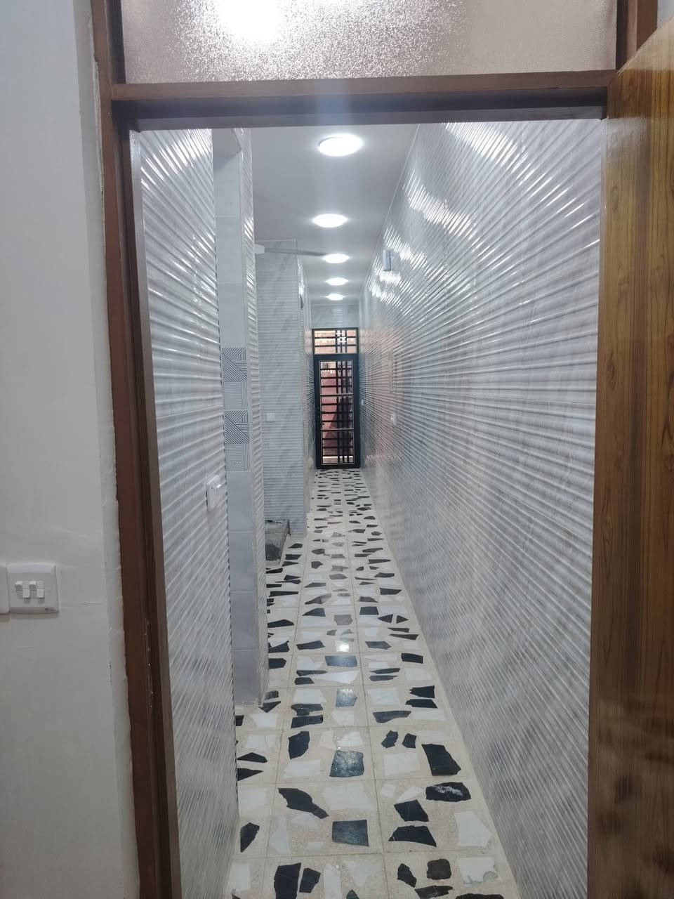 سلام عليكم متاح
بيت طابق واحد مساحه90متر بنا جديد
مكانه 2/8 سكينه سعره67  وبي مجال
 يرهم مراوس بيت أو قطعت ارظ حسب النتفاق
*********** ستفسار التصال
