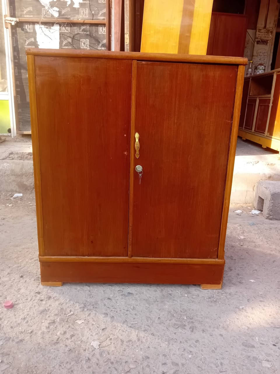 بوفيه حجم صغير مستخدمه  (صاج نضيفه جدا )
سرير ابو نفر واحد نضيف ومدوشم (تزكام درجه اولى )
سعر البوفيه 50 الف 
سعر السرير 50 الف 
العنوان كوت حي الجهاد شارع النجارين قرب السيطره 
تواصل او الاتصال واتساب تلغرام  اتصال  ***********
