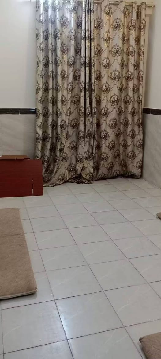 دار للبيع مطلوب للمصرف العقاري 100م طابو نجف حي الوفاء قريب سوك الهنديه طابق واحد شيلمان نظيف يتكون من غرفة وصاله ومطبخ واستقبال وصحيات مطلوب 95مليون تطلوعه 45 مليون بي مجال الاستفسار اتواصل مع الرقم ***********
