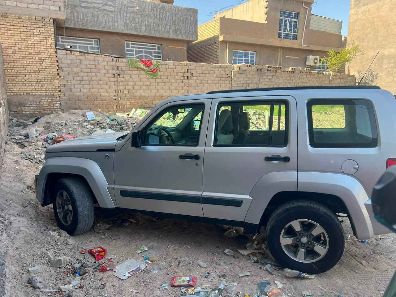 سلام عليكم جيب مديل ٢٠٠٨بيها جاملغ صبغ بس عندي سونار جديد سنويه باسمي رقم بغداد الجديد سياره جاهزه للاخير تخم تاير حداديه ويل كب جديد اصلي 20 دخل بيجي شاشه جبيره غرفتهه جديده كلش جنطه قطعتين مكينه  صرفيتهه حلوه توني كامله معبلكات وانجكترات وباتري جديد جاهزه للاخير ماتصرف عليهه ربع ماناقصهه برغي تبريد ثلج معروف تبريد الليبرتي سعرهه92 وبيهه مجال بسيط للطيبين الاستفسار اكثر ***********
