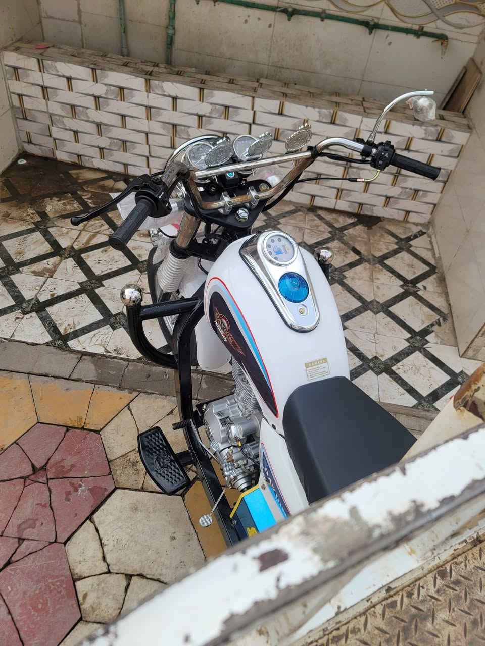 السلام عليكم من رخصه الكروب شباب المو شراي لا يتعبني ولا تكسر بحلال العالم ستوته للبيع موديل شاصي2017 وراقهه  اصولي شاصي كفاله تعمير 26 بدي 2020 اكسن 2020 مسكر السعر《مليونين》 وبيها مجال قليل مكاني شطره هذا الرقم واتساب 《***********》
