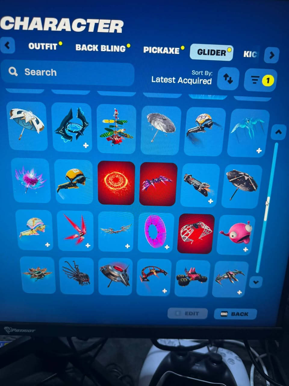 مرحبا
حساب فورت نايت (ابك) وتكدر تربطه على اي منصة 
الحساب قديم حيل  من سيزن رابع او خامس 
الحساب بي 3500 فيبوكس 
سكنات واكسات وكلشي خير من الله والصور كدامك 
140 سكن تقريبا 
145 بيكاكس 
وايموتات هواي محاسبهن 
  السوالف المشتريهن بالحساب كلهن حلوات يعني مو شلون ماجان واللي  يلعبون فورت يعرفون شنو اقصد
السعر حيل مناسب 40 دولار وبي مجال 
واتس ***********

نص مكتوب في الصور:
- CHARACTER
- OUTFIT
- BACK BLING
- PICKAXE
- GLIDER
- KIC
- Search
- Sort By:
- Latest Acquired
- EDIT
- BACK
- CHARACTER OUTFIT BACK BLING PICKAXE GLIDER KIC Search Sort By: Latest Acquired EDIT BACK
- CHARACTER OUTFIT BACK BLING PICKAXE GLIDER KICKS Search Sort By: Latest Acquired EDIT BACK
- EMOTES 1 Search Sort By: Latest Acquired All (29) 1 5 4 EDIT ESC BACK
- All (170)
- ESC BACK