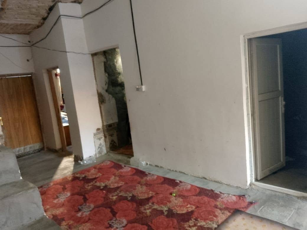 دار، بلدية للبيع 
مساحه٢٠٠  متر طابق ونص
يتكون من ٣غرف نوم
غرفتين جوه وصاله واستبقال وصحيات ومطبخ وطارمه وغرفه فوك  والطابق الاخير سطح
 ⭕البيت   بلديه بي موافقه ورقم دار ومعامله واصله لتقييم
العنوان كربلا حي الغدير قرب الكراج الاخير خامس بيت عن الشارع
مكانه مرتب خالي من العشوائيات والشوارع المحفرة
السعر40 وبي مجال
أرجو التواصل واتساب سيتم تحويلك هنالك لراعي الملك مباشر
***********
