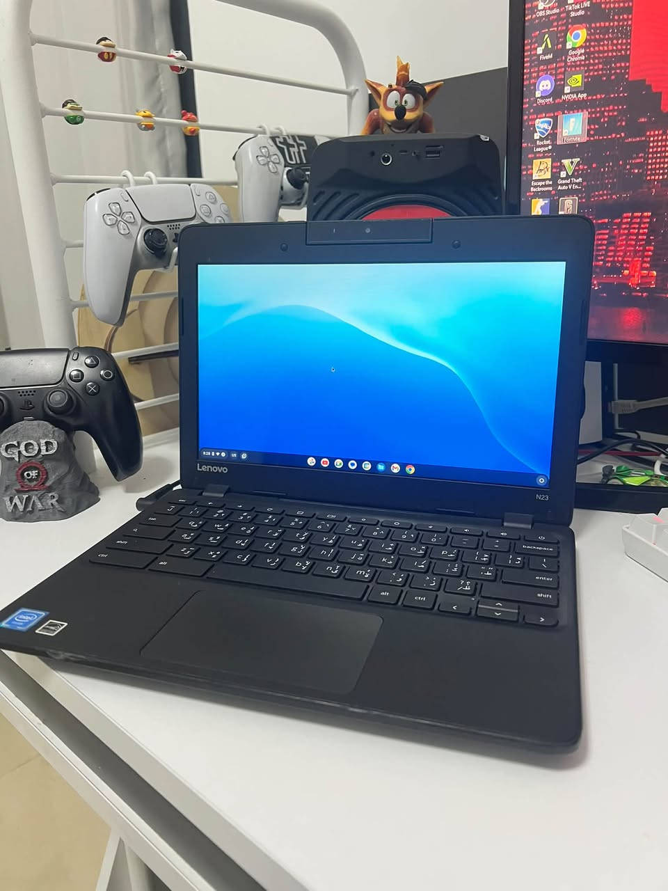 لابتوب Lenovo N23
مخصص للدراسه والبرامج البسيطه 
بيه كامره قلابه ومايك 
يدعم اللمس (يعني شاشته تج )
نضام أندرويد 
بطاريته تتحمل 6 ساعات تقريباً وجداً 
لابتوب ويصير ايباد هم 
مناسبه سعرها 60الف 
للتواصل خاص او ***********
