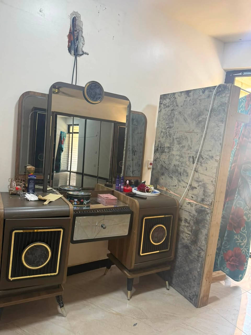 السلام عليكم غرفة نوم بحاله جيده و سعره 450 الف مكاني بغداد الدوره  0776030750
سبب البيع اريد انتقل من غير بيت 

الصور موجوده كل تفاصيل موحوده بلصور 

***********
