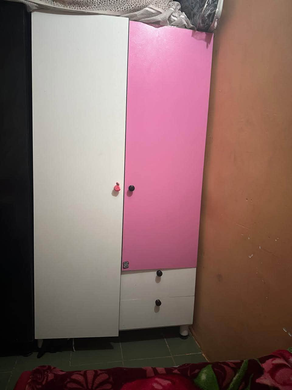 كناتير 2 صاج عراقي أبو البابين بابين مقسم طبقات.  أسعار مناسبة عنوان بغداد الحريهً دور نواب ضباط. اليريدهن يدخل خاص لو يتصل على هذا الرقم *********** بي وتساب
