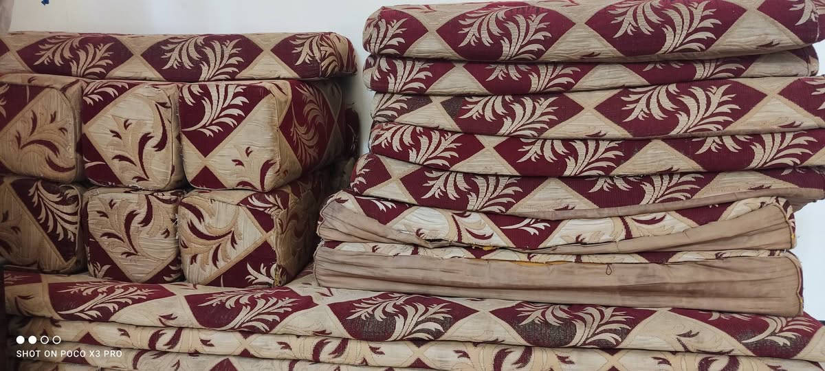 ديوان عربي • للبيع