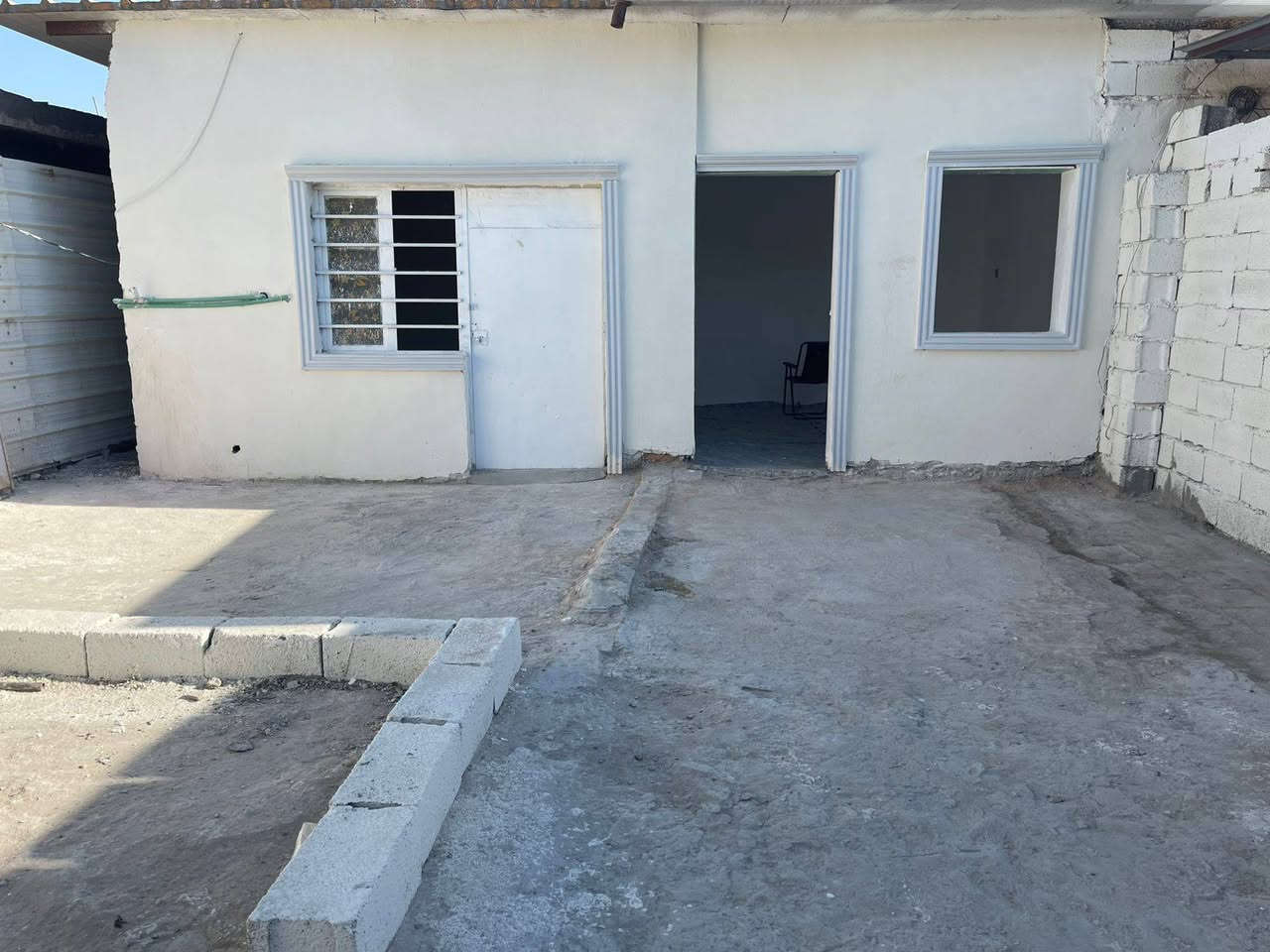 بيت تجاوز للبيع الدوره حي الصناعي قرب شارع 60 المساحه 300 متر جديد بناء غرفه واستقبال وخدمات ومطبخ ويوجد مساحه واسعه اضافه بناء
السعر 19 وبي مجال
***********
