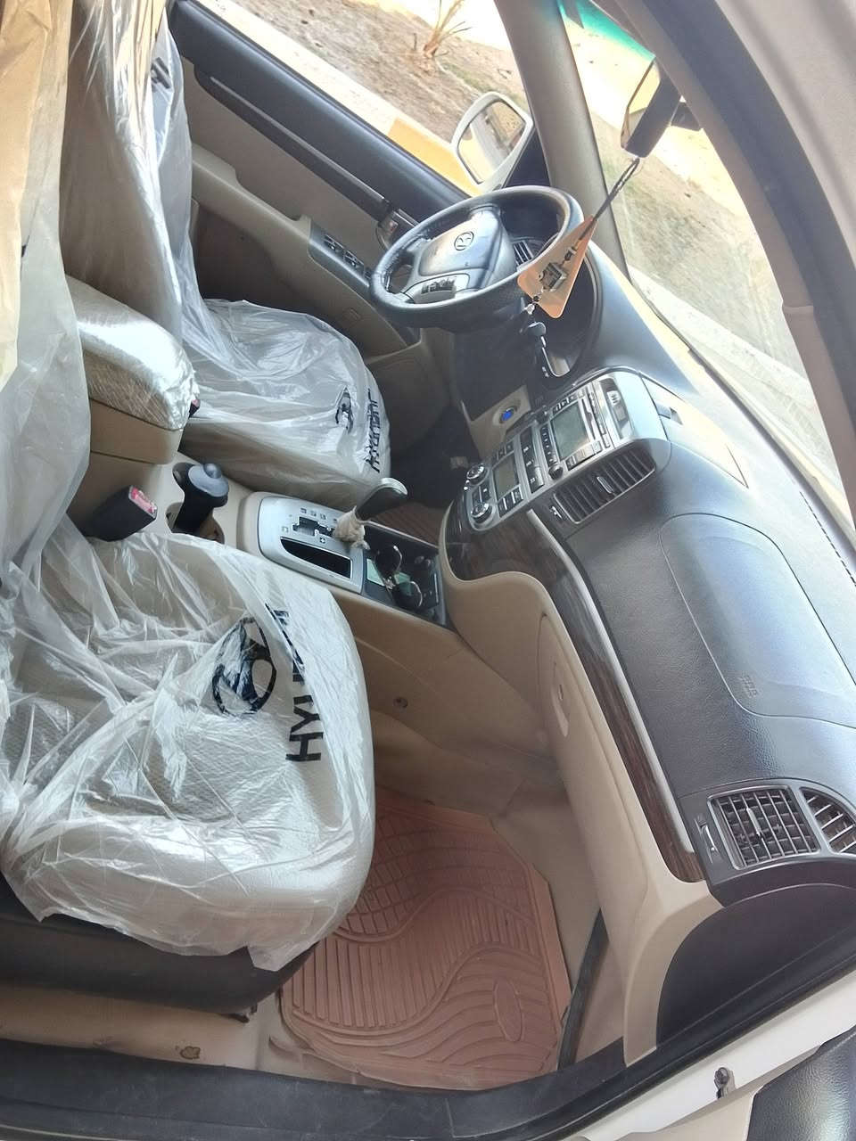السلام عليكم
سنتافيا 2011 خليجي 1/1 

سبعة راكب 6سلندر 3500

بصمة تشغيل

مري شفط 

كرسي كهربائي 

تبريد شاشه 

تبريد ثلاث قطع 

تبريد بالجكمجة 

فتحة بالقمارة
الاستفسار ***********
الماسنجر مفتوح
