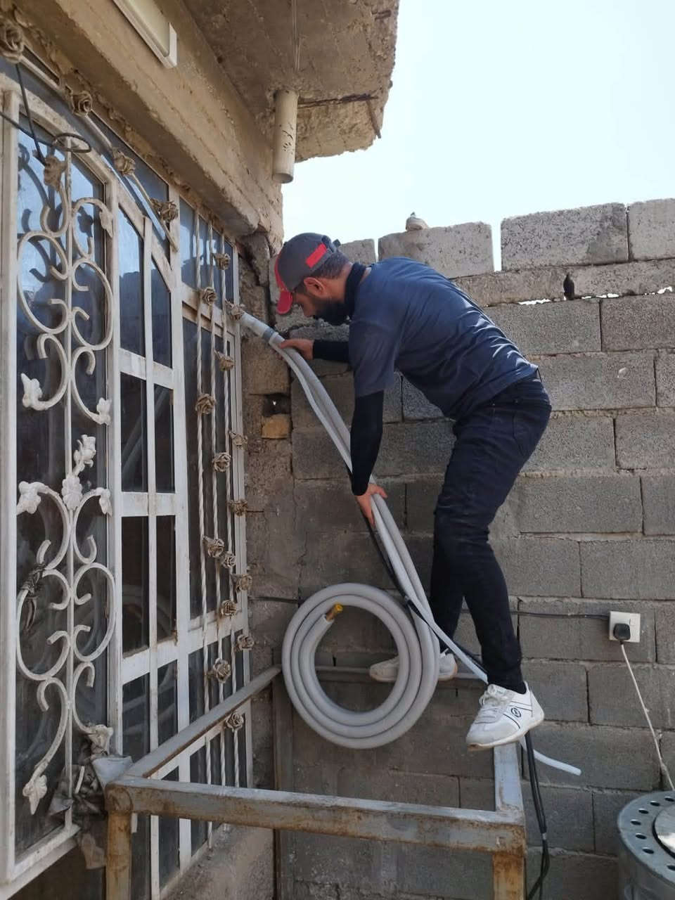 💯الورشة الهندسية للتبريد💯
لصيانه جميع الثلاجات والمجمدات والغسالات

❄️ تنصيب وصيانة سبالت ❄️

📞 ***********

مهندس احمد

إذا تريد تبريد قوي وشغل مضمون من أول مرة، احنا نشتغل بتنصيب وصيانة جميع أنواع السبالت بدقة وخبرة عالية، مع فحص كامل قبل التشغيل حتى يشتغل الجهاز بأفضل كفاءة طول الصيف.

✔️ تنصيب سبالت جديد باحترافية عالية

✔️ صيانة وتنظيف شامل للوحدة الداخلية والخارجية

✔️ فحص تسريب وشحن غاز بأجهزة مخصصة

✔️ معالجة ضعف التبريد والتقطير والأعطال الشائعة

✔️ فحص كامل قبل التسليم

⚠️ انتبه من الأسعار الرخيصة جداً، لأن بالفترة الأخيرة كثر التنصيب العشوائي والشغل غير المهني، والنتيجة تكون ضعف تبريد، تهريب غاز، أو أعطال تكلفك أكثر بعدين.

💡 أسعار شحن الغاز حالياً مرتفعة بسبب ارتفاع أسعار المواد بالسوق، لكن نحرص دائماً على تقديم سعر مناسب وشغل يرضي الزبون.

الجودة مو بالسعر الأرخص… الجودة بالشغل الصح اللي يريحك وما يرجعك للمشكلة مرة ثانية. ❄️

📞 للحجز والاستفسار:

***********

خدمة في جميع مناطق بغداد.@الجميع
