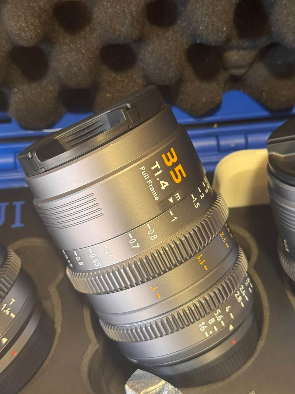 SIRUI VP-1 vision prime 1
عدسات 24mm – 35mm – 50mm
فتحة عدسة T1.4 🎥

• الأدابتر متوفر ومرفق مع العدسات.
• جميع العدسات بحالة ممتازة جداً ولم تُستخدم بشكل يُذكر.
• نظيفة ومرتبة وجاهزة للاستخدام.

📞 للجادين والمهتمين، يرجى الاتصال بي مباشرةً.

WhatsApp: ***********

_________

24mm 35mm 50mm 1.4T 

ئەداپتەری هەموو کامێرایەکی لەگەڵدایە و هەڵنەپچڕاوە

بۆ فرۆشتن ئیشی پێ نەکراوە لۆک لۆکە ، ئەگەر موشتەریت تەلەفون بکەن لە خزمەتام 

WhatsApp: ***********
