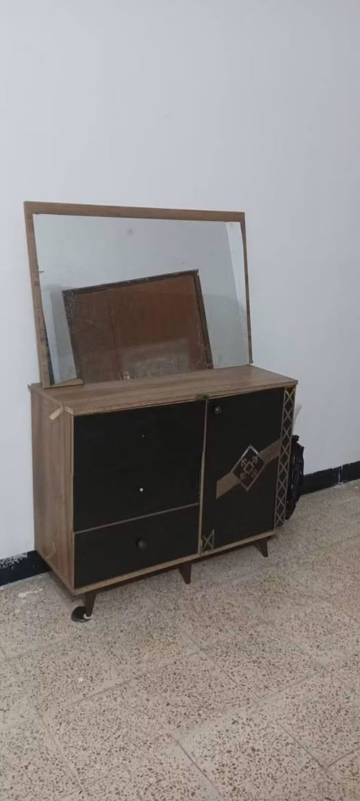 معرض ومزاد • اثاث جديد ومستخدم • الخالص