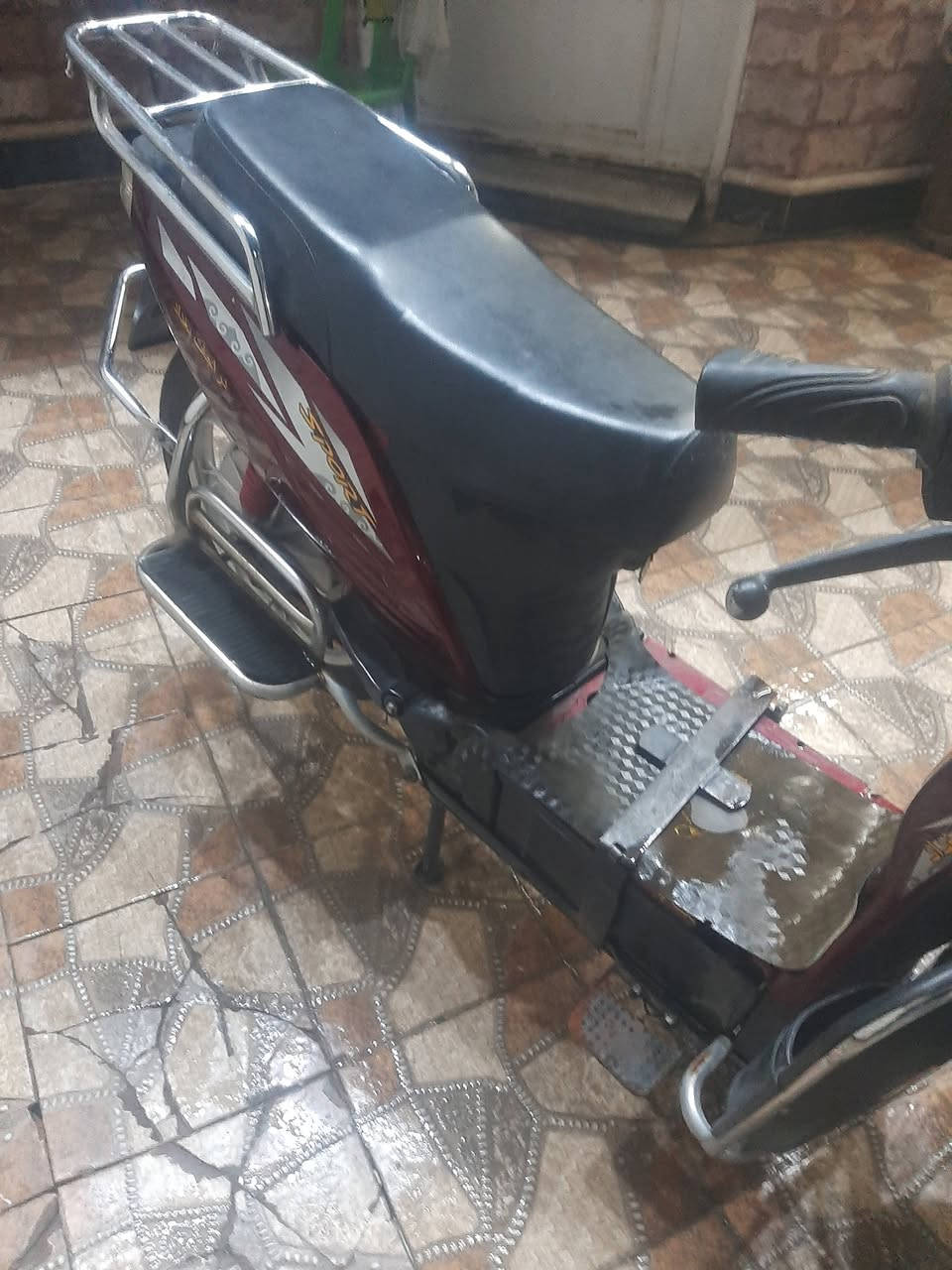 دراجه شحن للبيع نقص بطاريات تعبانه  ٥  بطاريات  السعر ١٠٠ الف  عنوان بغداد الكرخ    رقم  ***********
