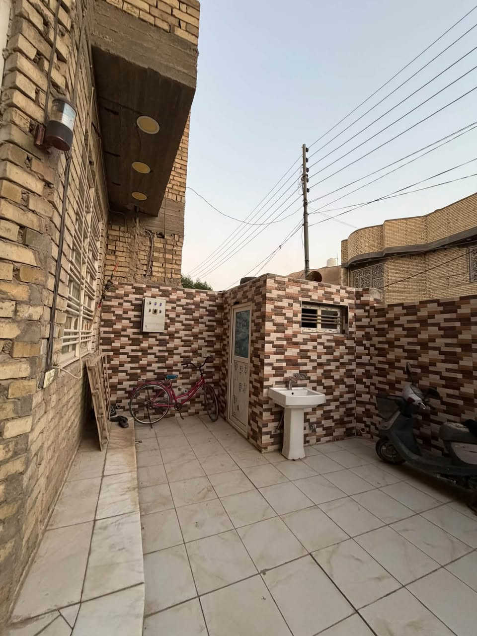 بيع سريع 🔥( عودتكم اجيبلكم العروض الحلوه  🌝احلى وأنسب 200 متر بكربلاء 🏡🥹( ملحق الفارس بظهر التجاري 😍📍

بيت 200 متر طابقين ونص للبيع ملحق الفارس موقع مميز 4 غرف نوم حديث بناء سنة 2023 🏡

السعر 275 قفل ( ملاحظة لبيت مطلوب اسكان 15 مليون بالشهر  170 الف  تريد الإسكان عليك تدفع 265 تريد صافي الاسكان عل اهل لبيت تدفع 275 

***********
