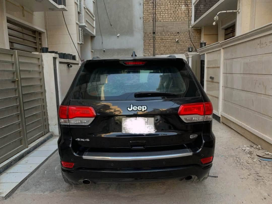 السلام عليكم 
للبيع سيارة جيب كراند شيروكي موديل ٢٠١٦ خليجي هيمي بأسمي تحويل ثاني يوم .
ماشية  170الف km حقيقي 
المواصفات :
مقاعد جلد تدفئة وتبريد
سقف بانوراما 
نظام دفع رباعي
مصابيح زنون
صندوق كهربائي
مقود كهربائي مع خاصية التدفئة
نظام التشغيل عن بعد
نظام تحديد المسار 
نظام الاطفاء الذاتي
المقاعد كهربائية
نظام النقط العمياء
كامرة خلفية 360
نظام جكات صعود و نزول
حساسات امامية وخلفية 
زراك الايتات الامامية"
بغداد رقم *********** واتساب
السعر ١٦٧ وبيها مجال 
حادثها رجوع كرين سطحي على البجم
