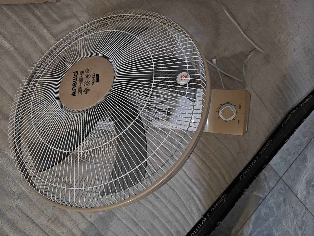 مروحه جداريه جديده فقط فتحتها من باكيتها  سعر 55  بغداد الدوره
***********
