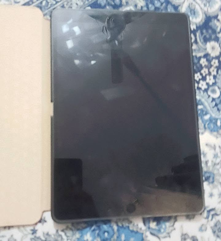 للبيع ايباد 10برو شرط ما مفتوح ذاكره 64 اي خلل مابيه +وياه حافضه وكيبل شحن السعر 275 وبيه مجال بسيط للأستفسار الاتصال ب'' ***********
