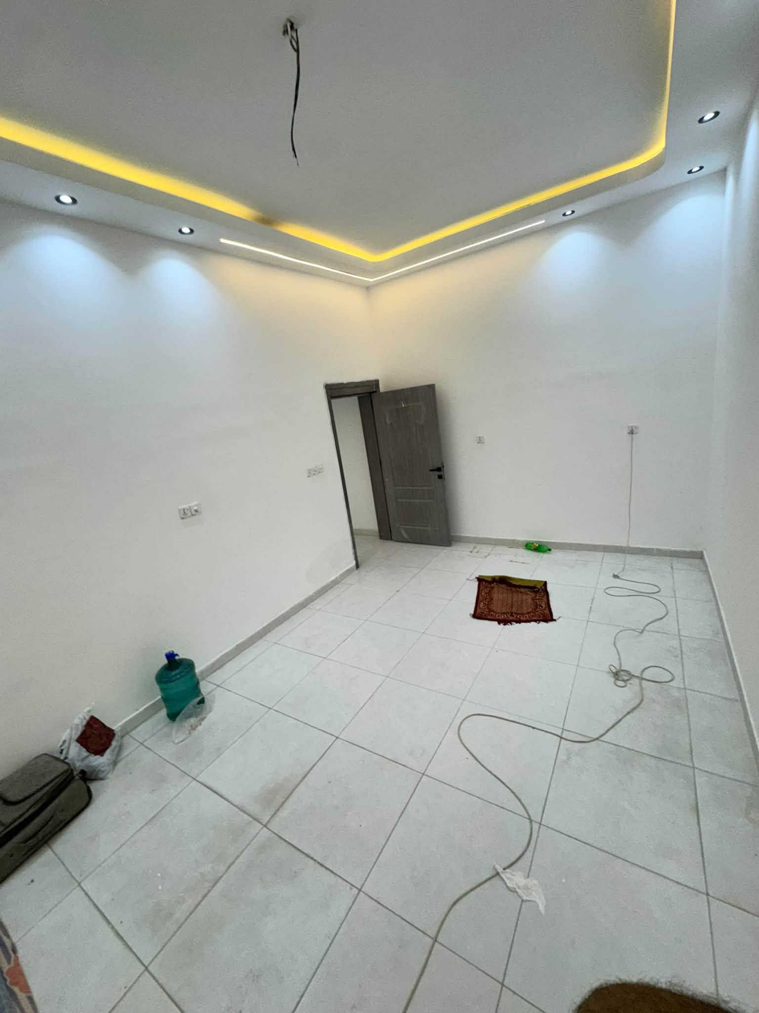 عقار للبيع في الدورة حي دجلة السكني زراعي
مساحة ١٠٠ الواجة ٦.٢٥ نزال ١٦  سنة بناء ٢٠٢٦ موقعه جدا مميز بشارع ٩ بل بداية شارع مميز من ناحيه كهرباء ومي مجاري 

يحتوي طابق الارضي صاله ومطبخ وهول و غرفه نوم ومنور وخدمات صحيه تعليك ودفن و الطابق الثاني ع ٢ غرف نوم وخدمات صحية ملاحظة غرف مال نوم جدا واسعه ع عرض الواجة كلهن بيت 🏠 الاستفسار تواصل. *********** 

سعرر جدا مناسب
