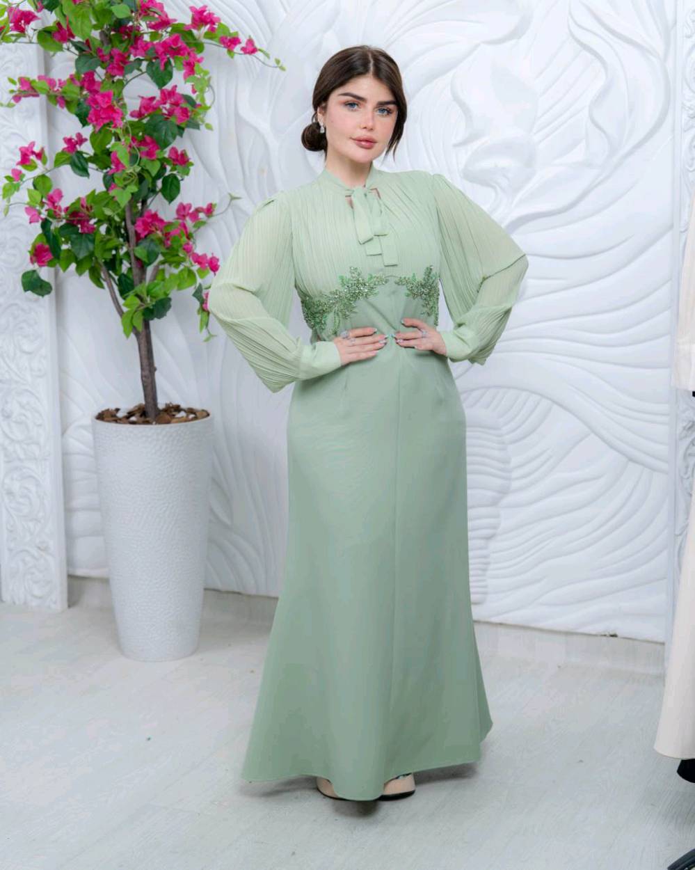🪄الشغل يدوي مع سليكون حراري 🪡🧵
🎗️فستان كريب مع شيفون الاصلي💯

🎗️قياساتـه :-من وزن 60 الى وزن120
🎨🎨 الألوان :-
←أسود
←نيلي
←ماروني
←زيتوني
←فستقي
←أوف وايت

💸السعر :- 55 مع التوصيل ✅🚚