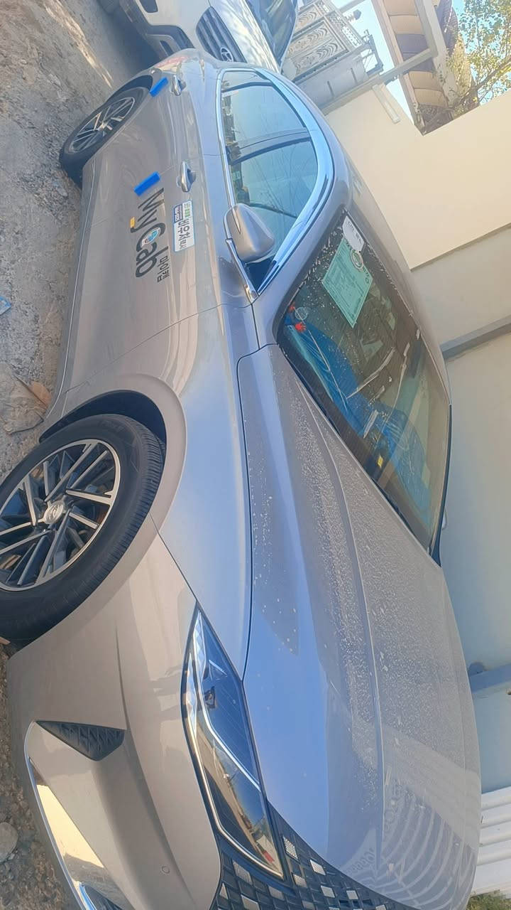 هونداي گراند ازيرا 2023
وارد كوري غاز خط واحد محرك 6 سلندر 
 قياده ذاتية 
تحديد مسار+نقطه عمياء
رادارات جانبيه + اماميه خلفيه
درايف مود 3 وضعيات
شاشه دجتال متغيره
تبريد لمس مناخ معتدل 
اوتو هولد + هندبريك كهرباء 
كشنات كهرباء+ تبريد + تدفئة +المقود تدفئة
ترحيب + دخول ذكي
جنطه ذكيه
اربعه جام اوتو+ ريمونت
لايت زنون + لد امامي خلفي
تشغيل عن بعد
شاشه كبيره  متصلة+ شاشه اعطال
داخلها VIP
وبيها هواي مواصفات

السيارة جاهزة وما بيها اي نقص + كير محرك كفالة 
*************

بيه كلير شويه بجاملغ الخلفي شي بسيط 
العنوان الديوانيه 
للاستفسار وات ساب خاص اتصال موجود ***********
