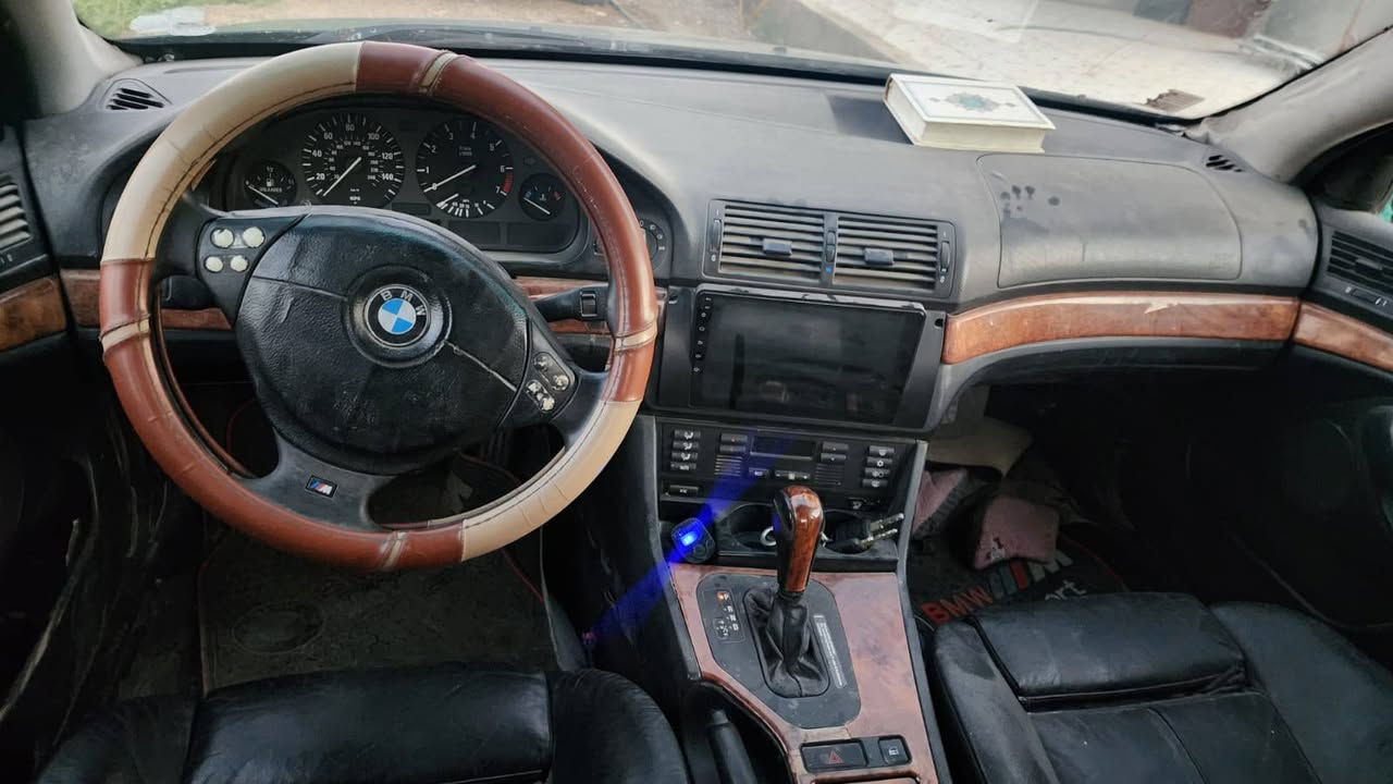 BMW للبيع
صكر 🦅
                           مواصفات 
                          ---------------
1️⃣موديل 1998 
2️⃣أي ضربه لا توجد فقط مبدل بنيد 
3️⃣ رقم انكليزي سليمانية
4️⃣ صبغ جمالية سابقا 
5️⃣ كير و مكينة جديد 
6️⃣ النظافة كما موضح في الصور 
_____________________________
السعر 💵: 68 بيها مجال بسيط 
للاستفسار الاتصال 📞: ‏‪***********‬‏ 
المكان 📍: محافظة بابل
